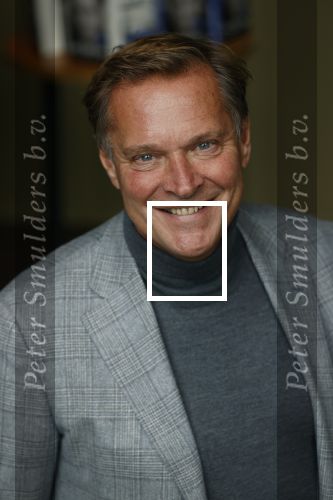 Amsterdam 30 september 2021
Boekpresentatie Jos Brink in Carre . Frank Sanders ontvangt het eerste boek uit handen van de schrijver Tom v d Oetelaar. Albert Verlinde