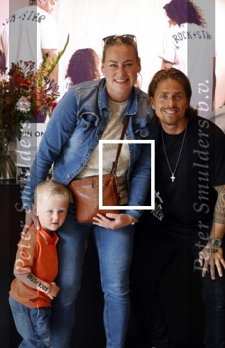 Lelystad 3 september 2021
Andre Hazes en Djarno Hofland hebben een AH6 geopend in de outlet in lelystad.