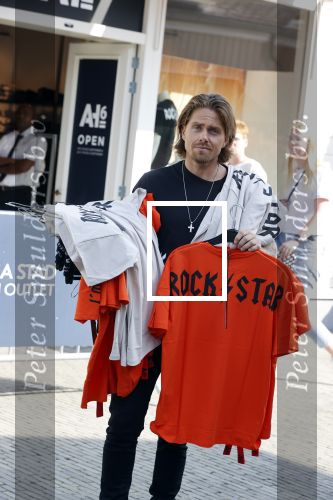 Lelystad 3 september 2021
Andre Hazes en Djarno Hofland hebben een AH6 geopend in de outlet in lelystad.