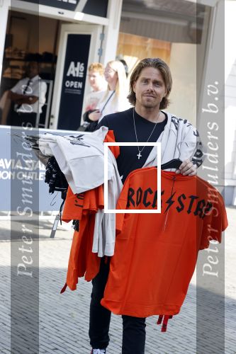 Lelystad 3 september 2021
Andre Hazes en Djarno Hofland hebben een AH6 geopend in de outlet in lelystad.
