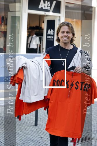 Lelystad 3 september 2021
Andre Hazes en Djarno Hofland hebben een AH6 geopend in de outlet in lelystad.