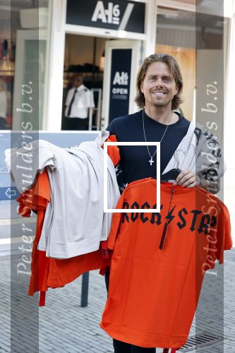 Lelystad 3 september 2021
Andre Hazes en Djarno Hofland hebben een AH6 geopend in de outlet in lelystad.
