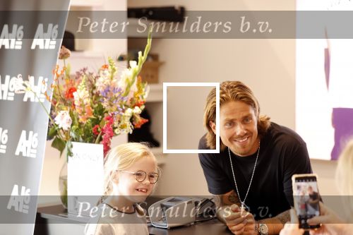 Lelystad 3 september 2021
Andre Hazes en Djarno Hofland hebben een AH6 geopend in de outlet in lelystad.