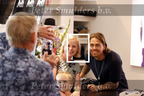 Lelystad 3 september 2021
Andre Hazes en Djarno Hofland hebben een AH6 geopend in de outlet in lelystad.