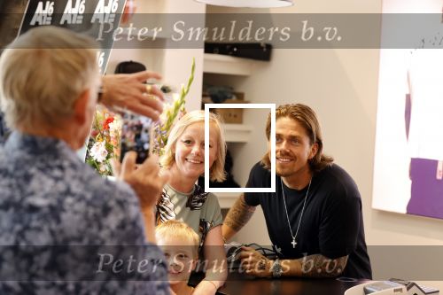 Lelystad 3 september 2021
Andre Hazes en Djarno Hofland hebben een AH6 geopend in de outlet in lelystad.