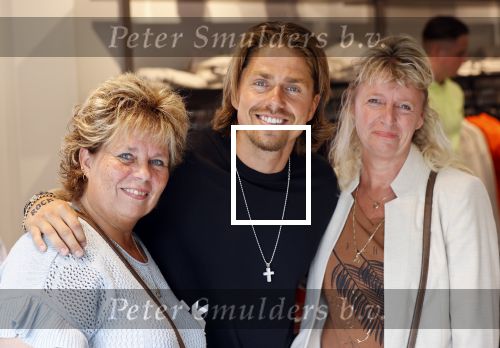 Lelystad 3 september 2021
Andre Hazes en Djarno Hofland hebben een AH6 geopend in de outlet in lelystad.