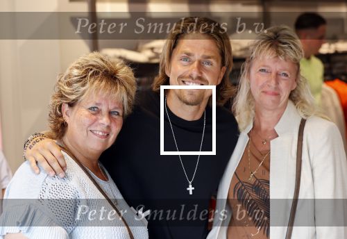 Lelystad 3 september 2021
Andre Hazes en Djarno Hofland hebben een AH6 geopend in de outlet in lelystad.