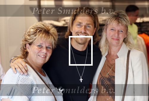 Lelystad 3 september 2021
Andre Hazes en Djarno Hofland hebben een AH6 geopend in de outlet in lelystad.