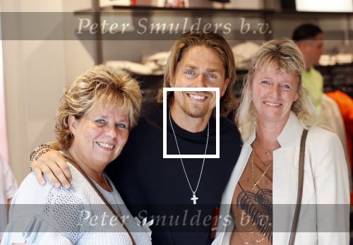 Lelystad 3 september 2021
Andre Hazes en Djarno Hofland hebben een AH6 geopend in de outlet in lelystad.