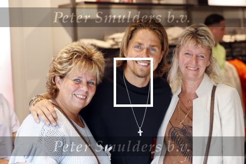 Lelystad 3 september 2021
Andre Hazes en Djarno Hofland hebben een AH6 geopend in de outlet in lelystad.