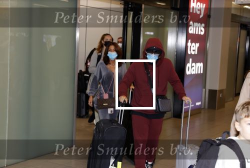 Amsterdam 17 oktober 2021
Andre Hazes en zijn moeder rachel Hazes rriveren op schiphol nadat Andre 4 weken in Spanje is geweest.