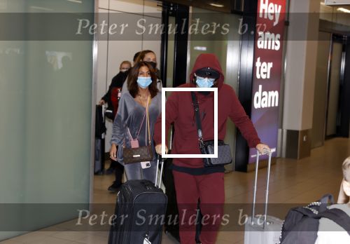 Amsterdam 17 oktober 2021
Andre Hazes en zijn moeder rachel Hazes rriveren op schiphol nadat Andre 4 weken in Spanje is geweest.