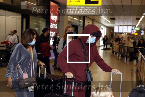 Amsterdam 17 oktober 2021
Andre Hazes en zijn moeder rachel Hazes rriveren op schiphol nadat Andre 4 weken in Spanje is geweest.