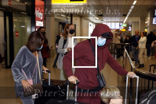 Amsterdam 17 oktober 2021
Andre Hazes en zijn moeder rachel Hazes rriveren op schiphol nadat Andre 4 weken in Spanje is geweest.