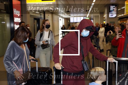 Amsterdam 17 oktober 2021
Andre Hazes en zijn moeder rachel Hazes rriveren op schiphol nadat Andre 4 weken in Spanje is geweest.
