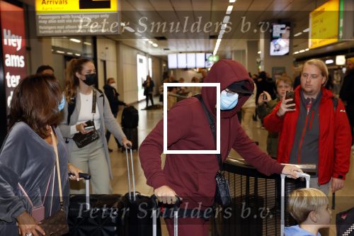 Amsterdam 17 oktober 2021
Andre Hazes en zijn moeder rachel Hazes rriveren op schiphol nadat Andre 4 weken in Spanje is geweest.