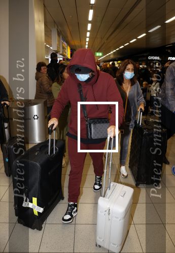Amsterdam 17 oktober 2021
Andre Hazes en zijn moeder rachel Hazes rriveren op schiphol nadat Andre 4 weken in Spanje is geweest.