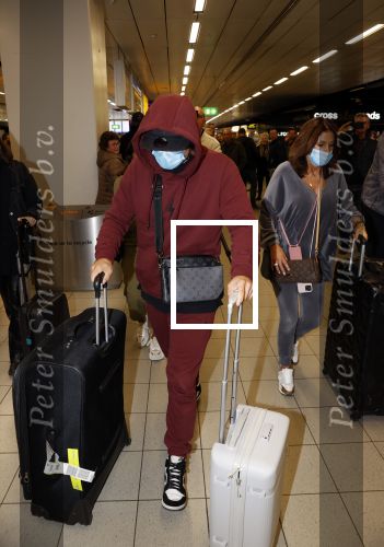 Amsterdam 17 oktober 2021
Andre Hazes en zijn moeder rachel Hazes rriveren op schiphol nadat Andre 4 weken in Spanje is geweest.