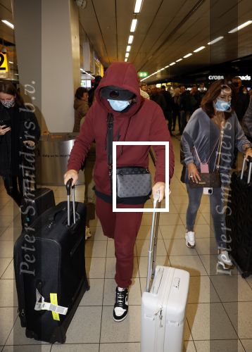Amsterdam 17 oktober 2021
Andre Hazes en zijn moeder rachel Hazes rriveren op schiphol nadat Andre 4 weken in Spanje is geweest.