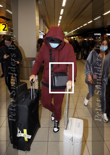 Amsterdam 17 oktober 2021
Andre Hazes en zijn moeder rachel Hazes rriveren op schiphol nadat Andre 4 weken in Spanje is geweest.