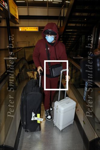 Amsterdam 17 oktober 2021
Andre Hazes en zijn moeder rachel Hazes rriveren op schiphol nadat Andre 4 weken in Spanje is geweest.