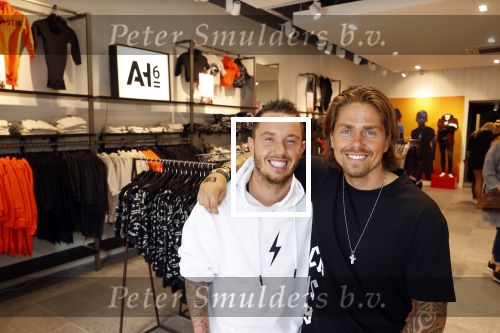 Lelystad 3 september 2021
Andre Hazes en Djarno Hofland hebben een AH6 geopend in de outlet in lelystad.