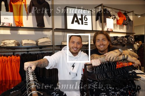 Lelystad 3 september 2021
Andre Hazes en Djarno Hofland hebben een AH6 geopend in de outlet in lelystad.