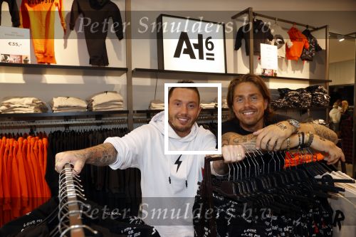 Lelystad 3 september 2021
Andre Hazes en Djarno Hofland hebben een AH6 geopend in de outlet in lelystad.