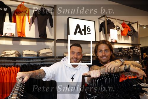 Lelystad 3 september 2021
Andre Hazes en Djarno Hofland hebben een AH6 geopend in de outlet in lelystad.
