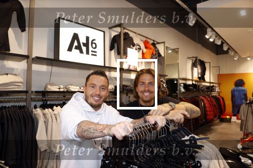 Lelystad 3 september 2021
Andre Hazes en Djarno Hofland hebben een AH6 geopend in de outlet in lelystad.