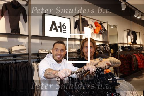 Lelystad 3 september 2021
Andre Hazes en Djarno Hofland hebben een AH6 geopend in de outlet in lelystad.