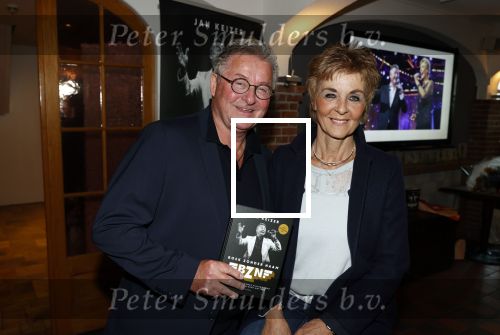Volendam 12 oktober 2021
Boekpresentatie Jan Keizer bij Hotel Spaander in Volendam . Alle oude bendleden van BZN zijn aanwezig zoals Annie Schilder Carola Smit Jan Tuijp Jack Veerman Thomas Tol Dick Plat
