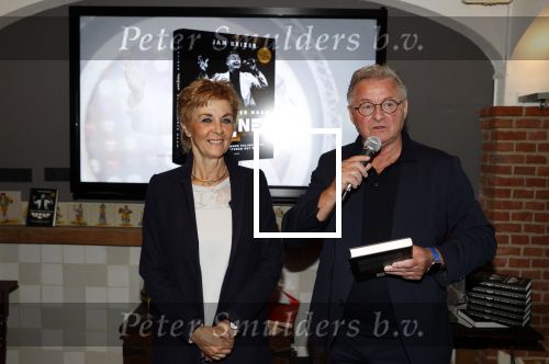 Volendam 12 oktober 2021
Boekpresentatie Jan Keizer bij Hotel Spaander in Volendam . Alle oude bendleden van BZN zijn aanwezig zoals Annie Schilder Carola Smit Jan Tuijp Jack Veerman Thomas Tol Dick Plat