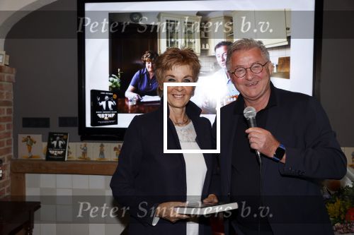 Volendam 12 oktober 2021
Boekpresentatie Jan Keizer bij Hotel Spaander in Volendam . Alle oude bendleden van BZN zijn aanwezig zoals Annie Schilder Carola Smit Jan Tuijp Jack Veerman Thomas Tol Dick Plat