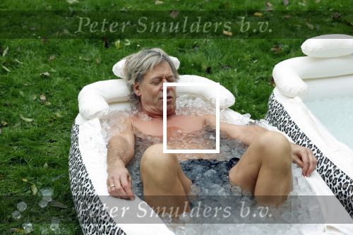 Amsterdam 16 oktober 2021
Patty Brard en haar man Antoine v d Vijver in een ijsbad . Patty heeft een hele lijn met produkten die bij het Kruitvat te koop zijn .