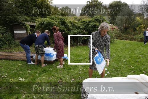 Amsterdam 16 oktober 2021
Patty Brard en haar man Antoine v d Vijver in een ijsbad . Patty heeft een hele lijn met produkten die bij het Kruitvat te koop zijn .