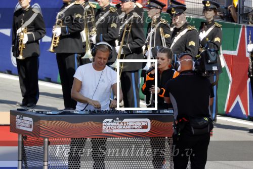 Zandvoort 5 september 2021
GP formule 1 op Zandvoort .
Davina Michelle zingt het volkslied en ze zingt een song samen met Armin v Buuren als de DJ