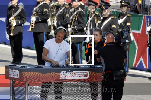 Zandvoort 5 september 2021
GP formule 1 op Zandvoort .
Davina Michelle zingt het volkslied en ze zingt een song samen met Armin v Buuren als de DJ