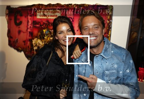 Amsterdam 6 oktober 2021
Opening expositie Bram Reijnders . Nicolette v dam is de host van de avond. Bas Smit met zijn PA Naomi Richters