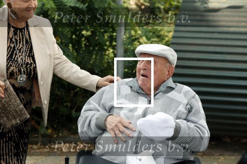 Vlaardingen 17 september 2021
Bas v Toor viert zijn 86e verjaardag . Er is een defile met Bassie en Adriaan auto\'s. Ook de vrouw van Bas , Coby zijn dochter Liesbeth en schoonzoon Evert waren aanwezig.