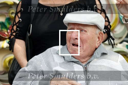 Vlaardingen 17 september 2021
Bas v Toor viert zijn 86e verjaardag . Er is een defile met Bassie en Adriaan auto\'s. Ook de vrouw van Bas , Coby zijn dochter Liesbeth en schoonzoon Evert waren aanwezig.