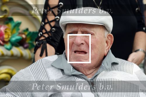Vlaardingen 17 september 2021
Bas v Toor viert zijn 86e verjaardag . Er is een defile met Bassie en Adriaan auto\'s. Ook de vrouw van Bas , Coby zijn dochter Liesbeth en schoonzoon Evert waren aanwezig.