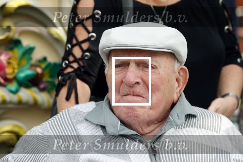 Vlaardingen 17 september 2021
Bas v Toor viert zijn 86e verjaardag . Er is een defile met Bassie en Adriaan auto\'s. Ook de vrouw van Bas , Coby zijn dochter Liesbeth en schoonzoon Evert waren aanwezig.