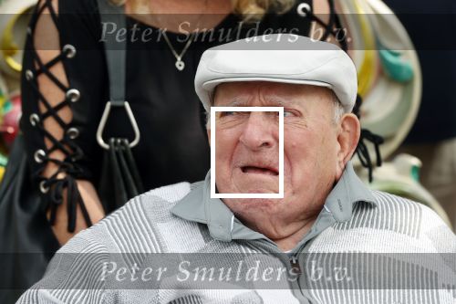 Vlaardingen 17 september 2021
Bas v Toor viert zijn 86e verjaardag . Er is een defile met Bassie en Adriaan auto\'s. Ook de vrouw van Bas , Coby zijn dochter Liesbeth en schoonzoon Evert waren aanwezig.