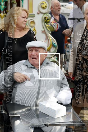 Vlaardingen 17 september 2021
Bas v Toor viert zijn 86e verjaardag . Er is een defile met Bassie en Adriaan auto\'s. Ook de vrouw van Bas , Coby zijn dochter Liesbeth en schoonzoon Evert waren aanwezig.