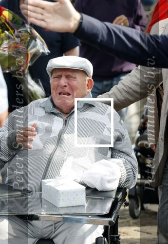 Vlaardingen 17 september 2021
Bas v Toor viert zijn 86e verjaardag . Er is een defile met Bassie en Adriaan auto\'s. Ook de vrouw van Bas , Coby zijn dochter Liesbeth en schoonzoon Evert waren aanwezig.