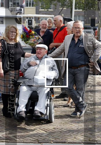 Vlaardingen 17 september 2021
Bas v Toor viert zijn 86e verjaardag . Er is een defile met Bassie en Adriaan auto\'s. Ook de vrouw van Bas , Coby zijn dochter Liesbeth en schoonzoon Evert waren aanwezig.
