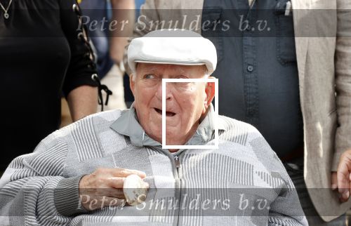 Vlaardingen 17 september 2021
Bas v Toor viert zijn 86e verjaardag . Er is een defile met Bassie en Adriaan auto\'s. Ook de vrouw van Bas , Coby zijn dochter Liesbeth en schoonzoon Evert waren aanwezig.