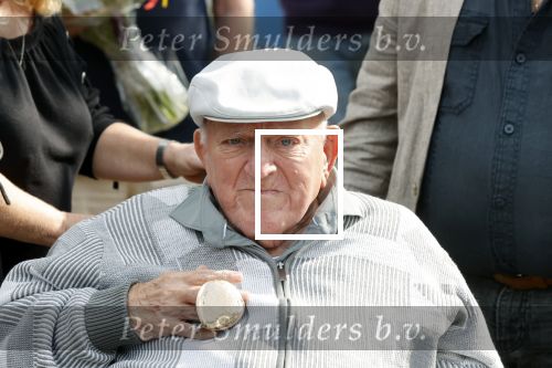 Vlaardingen 17 september 2021
Bas v Toor viert zijn 86e verjaardag . Er is een defile met Bassie en Adriaan auto\'s. Ook de vrouw van Bas , Coby zijn dochter Liesbeth en schoonzoon Evert waren aanwezig.