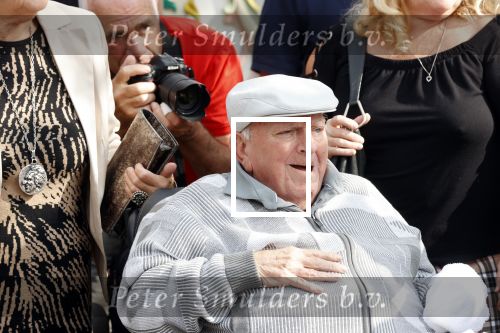 Vlaardingen 17 september 2021
Bas v Toor viert zijn 86e verjaardag . Er is een defile met Bassie en Adriaan auto\'s. Ook de vrouw van Bas , Coby zijn dochter Liesbeth en schoonzoon Evert waren aanwezig.